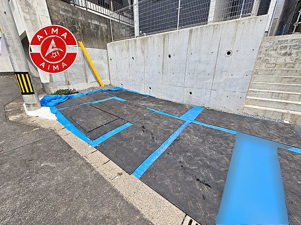【外観】広々した駐車場です。