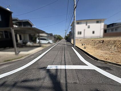 前面道路含む外観