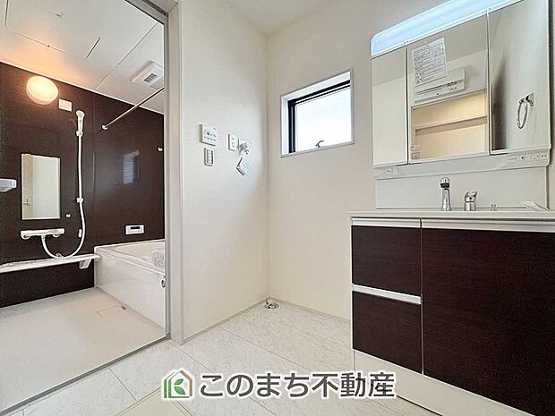 オシャレな洗面台♪身支度も楽しくなりますね♪