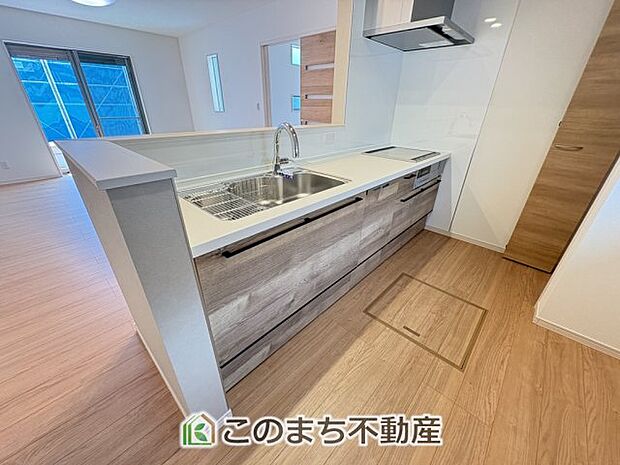 人気の対面式キッチン☆料理をしながらご家族とコミュニケーションが取れます♪