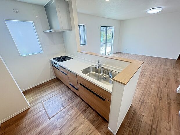 同社施工物件写真。※建具やフローリング、その他仕様が異なる場合がございます。