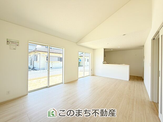 人気の平屋タイプ☆窓が多く明るいリビング☆