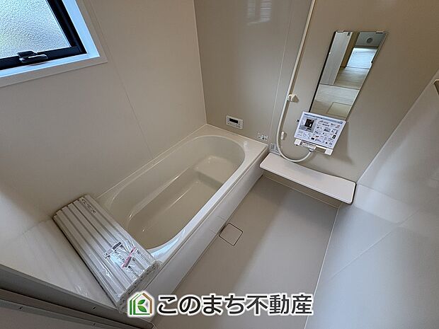 足を延ばしてゆったり入れる一坪サイズのバスルーム☆