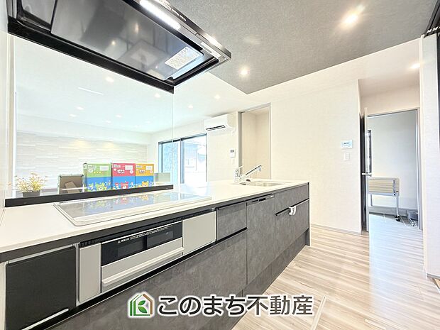 人気の対面式キッチン☆料理をしながらご家族とコミュニケーションが取れます♪