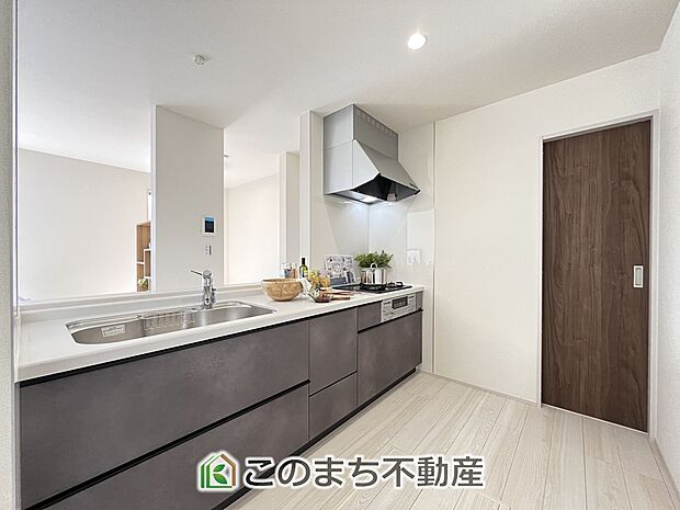 同社施工物件写真。※建具やフローリング、その他仕様が異なる場合がございます。