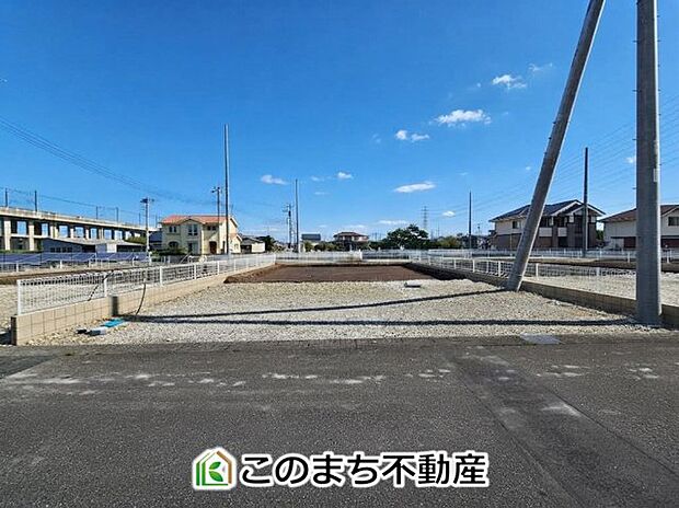 前面道路も広くお車の出し入れもスムーズに行えます☆