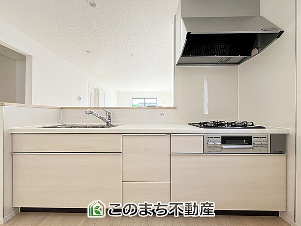 人気の対面式キッチン☆料理をしながらご家族とコミュニケーションが取れます♪ 