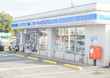 ローソン 小山横倉店 徒歩574m