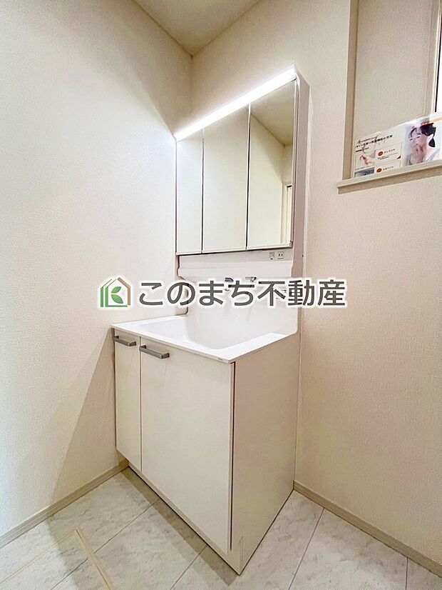 【洗面】同社施工物件写真。※建具やフローリング、その他仕様が異なる場合がございます。
