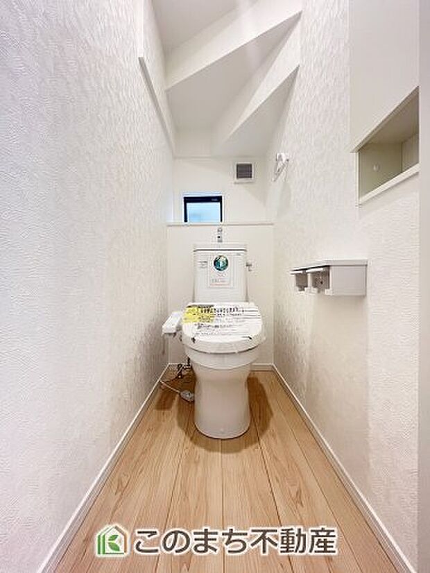 【トイレ】同社施工物件写真。※建具やフローリング、その他仕様が異なる場合がございます。