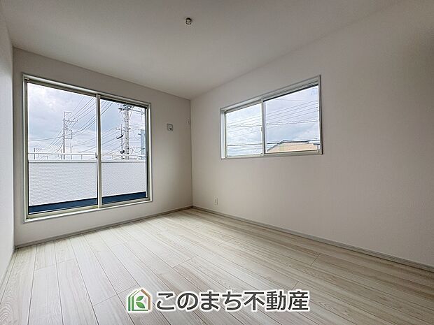 【洋室】【同社施工写真】建具やクロスその他仕様が異なる場合がございます☆