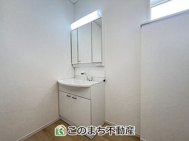【洗面】シャンプードレッサーで朝の身支度♪伸びるホースでお掃除も簡単清潔です！ 