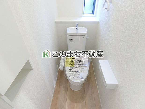 【トイレ】同社施工物件写真。※建具やフローリング、その他仕様が異なる場合がございます。