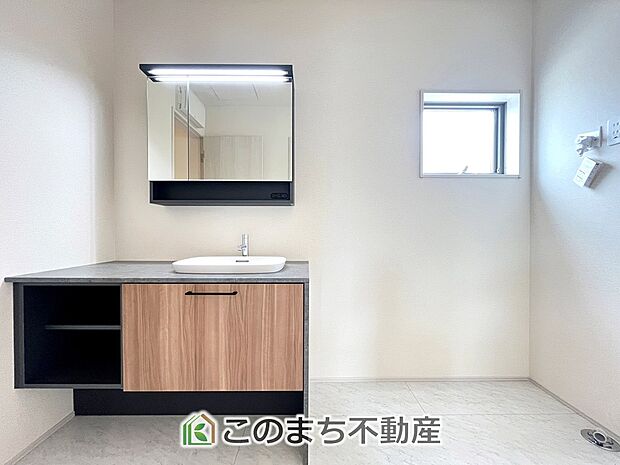 【洗面】オシャレな独立洗面台で気分があがりますね☆