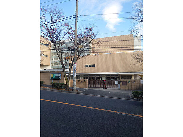 岩園小学校(約560m)