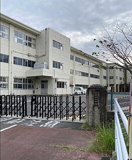 野洲市立三上小学校 徒歩1124m
