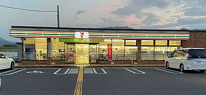 セブンイレブン 五個荘日吉町店 徒歩957m
