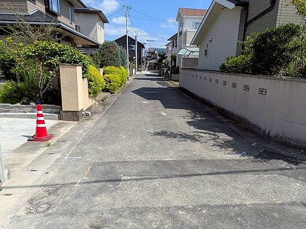 飯倉小学校:徒歩7分
サニー星の原店:徒歩5分
地下鉄七隈線「野芥」駅:徒歩16分