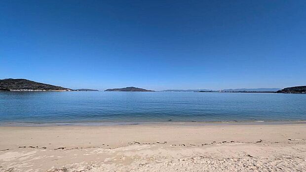 徒歩30秒で海を望めるロケーション。綺麗な海景色を毎日眺めることができる、解放感あふれる住環境です^^