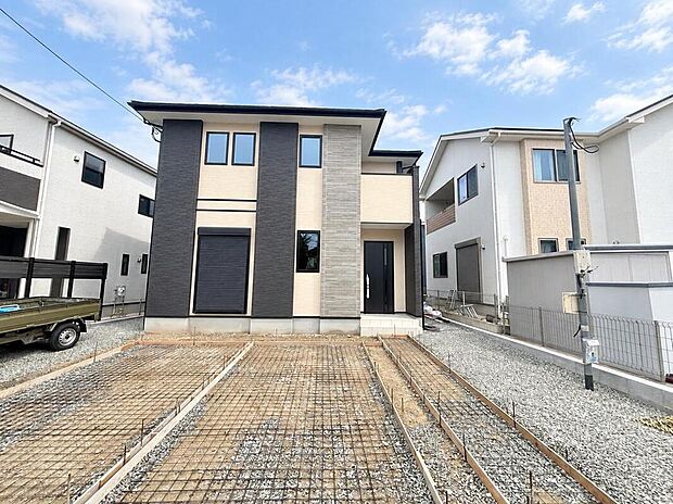 バス停まで徒歩4分、小学校まで徒歩8分♪通勤・通学にも便利な子育て世帯にも嬉しい住環境実際の住まいをイメージしながら、ぜひ現地をご覧ください^^