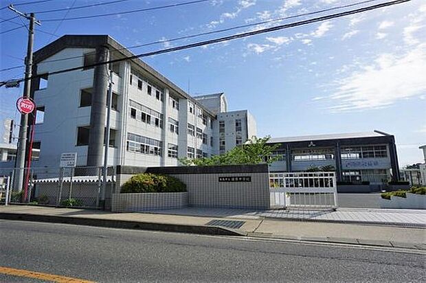 糸島市立前原中学校（約379m）