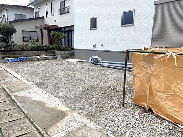 【外観】カースペースは2台分確保☆ご夫婦それぞれのお車や来客用としても安心^^
並列で駐車できるのでお車を入れ替える必要もありません^^