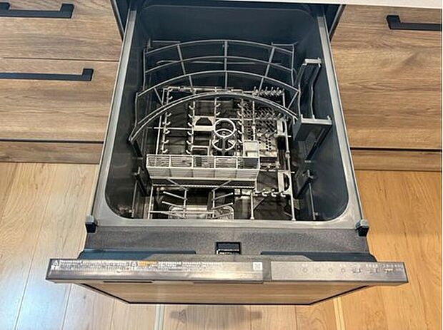 【1号棟_食器洗浄乾燥機】炊事時間を大幅に短縮できる食器洗浄乾燥機付きです＾＾冬場の洗い物による手荒れの悩みも軽減されますね。