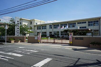 糸島市立加布里小学校 1272m