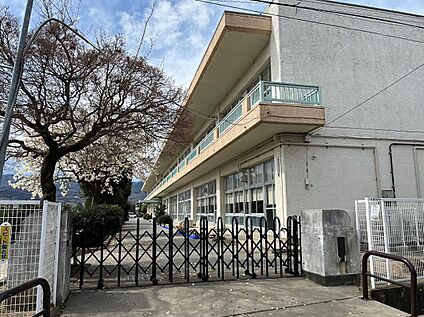 山梨市立日下部小学校 約720m(徒歩 約9分)