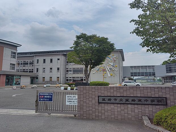 韮崎市立韮崎東中学校