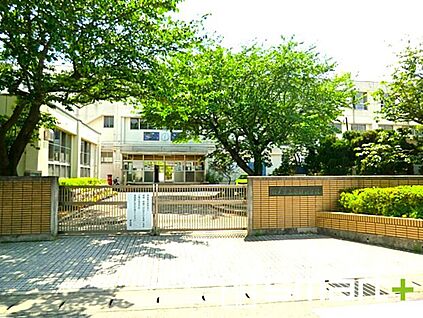 南部小学校 990m