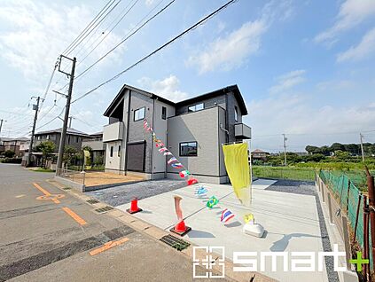 ～開放感ある角地のお住まい～