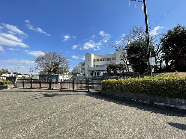 木刈小学校(約1,700m)
