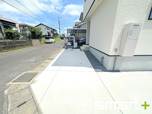 【~駐車場は2台分ご用意~】・駐車場は2台分ございますので、車通勤の方や複数台お持ちの方にもお勧めのお住まいです。
・カーポートなどのオプションもお気軽にご相談くださいませ。