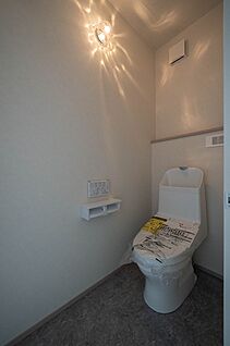 トイレ・白い壁