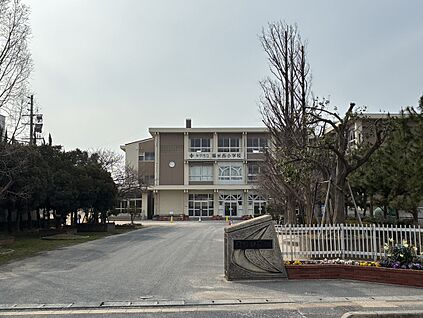 福米西小学校 650ｍ