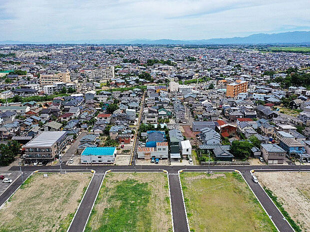 統一感のある整った街並みが特徴の一つ。子育て世代にぴったりの、優しくて暮らしやすい環境です。