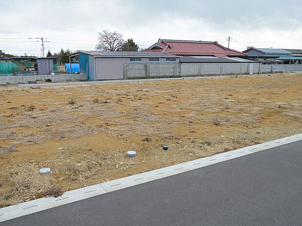 【現地土地写真】子育て世代に嬉しい暮らしやすい住環境。新たなコミュニティを形成しやすいことも魅力のひとつです。