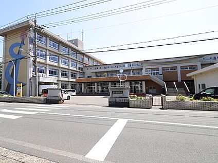 敦賀市立粟野中学校 687m(徒歩9分)