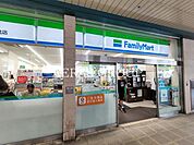 ファミリーマート センター北店 363m