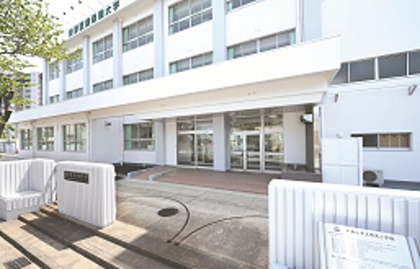 画像25:私立東京医療保健大学和歌山看護学部雄湊キャンパス 632m
