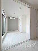 ホワイトベースで明るい内装♪