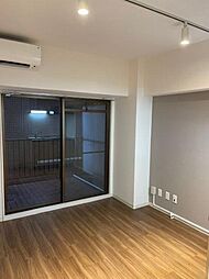 ウエストインパート3 2階ワンルームのリビング/ダイニング