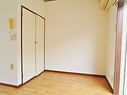 パレス桂 203 2階ワンルームのリビング/ダイニング