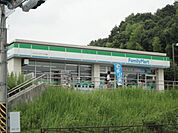 ファミリーマート 860m