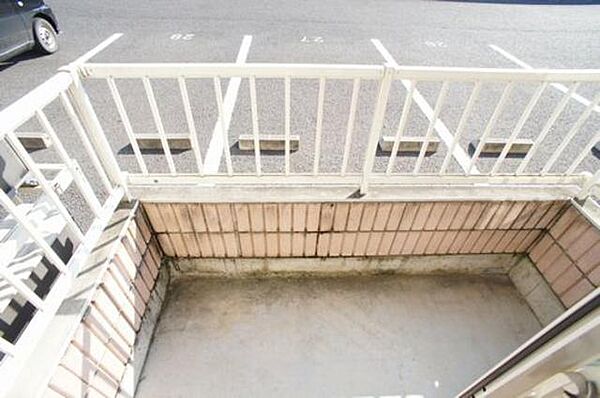 画像14:☆テラス☆ブロックとフェンスで覆われたスペースです。