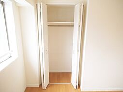 寝室の収納はもちろんクローゼットタイプ！