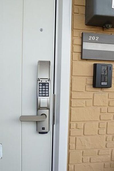 画像13:玄関錠はデジタル式！鍵を持ち歩かなくて済みます