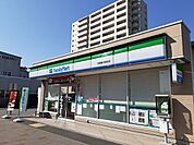 ファミリーマート武蔵藤沢駅前店 726m