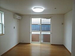 イリーデ西浜 101 1階ワンルームのリビング/ダイニング